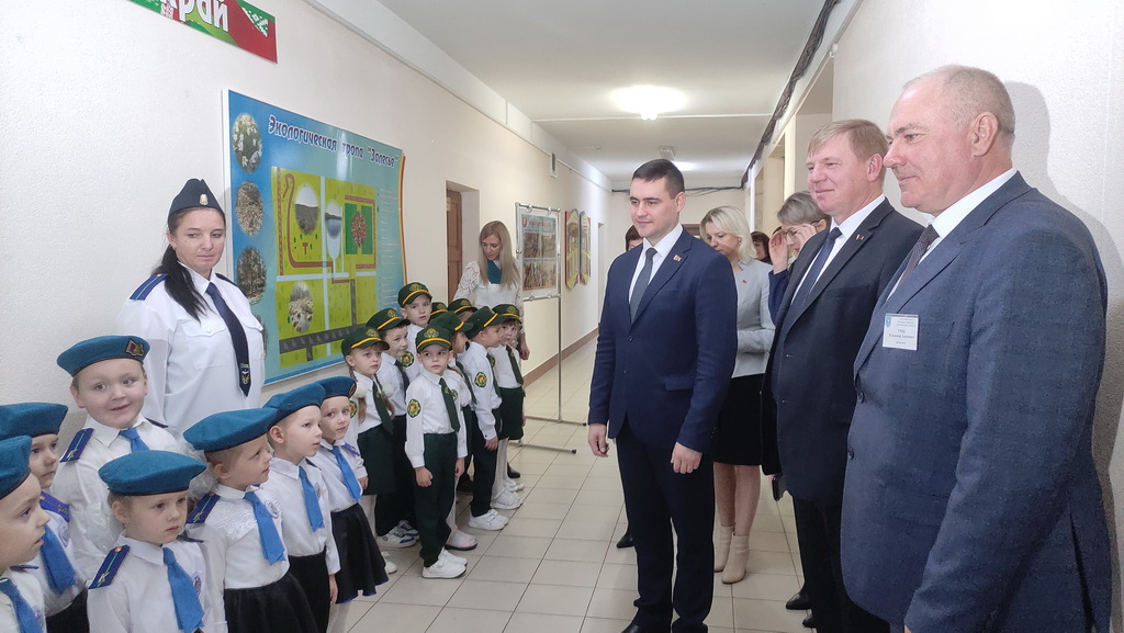 Министр образования Андрей Иванец в рамках рабочей поездки посетил Гомельскую область