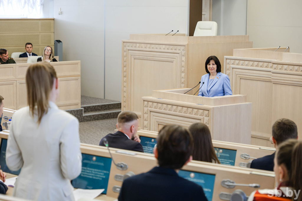 Председатель Совета Республики Наталья Кочанова приняла участие в заседании Молодежного совета при Совете Республики